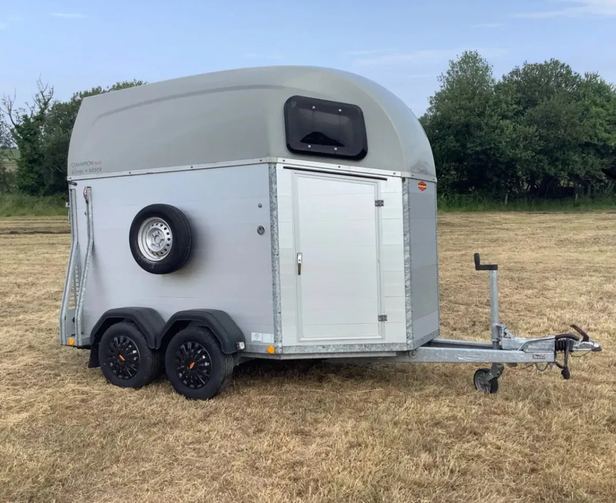 Bochman champion esprit horse box (immaculate) - Image 1