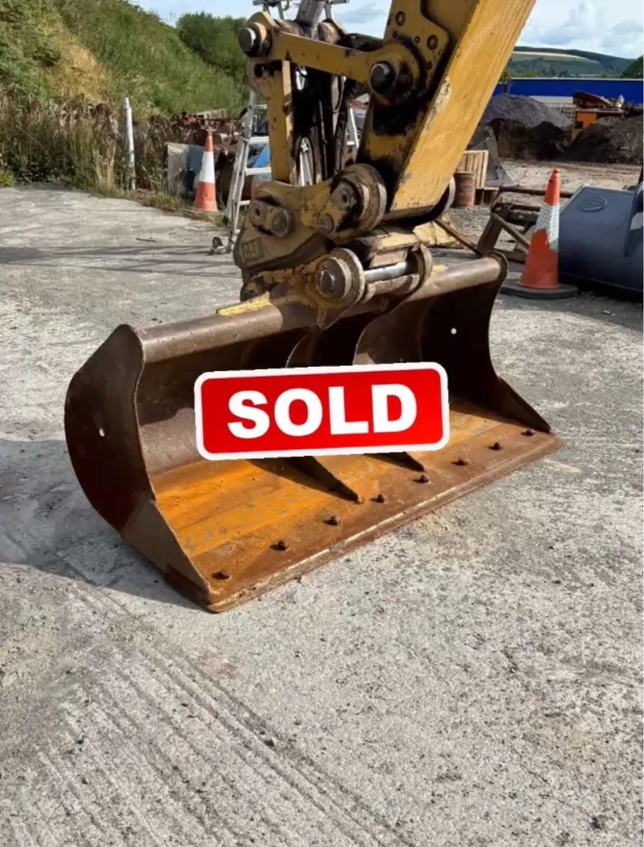 84” Cat Grading Bucket 80mm Pins - Image 1