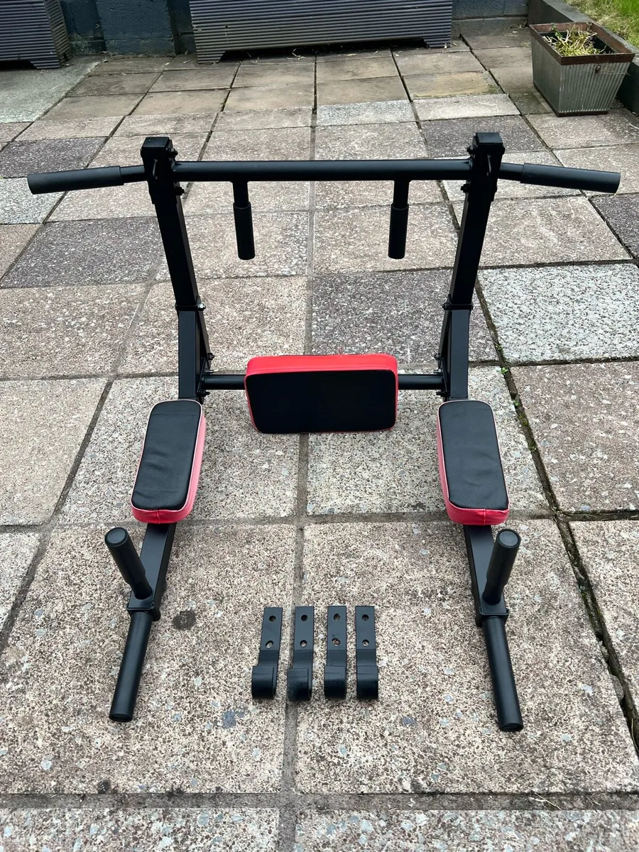 Wall mounted pull up / dip bar - Image 1