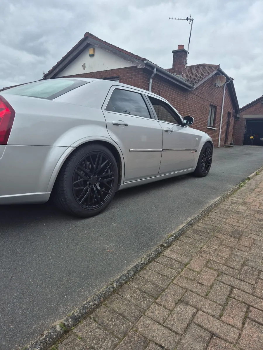 CHRYSLER 300c 6.1 SRT8 HEMI - Image 1
