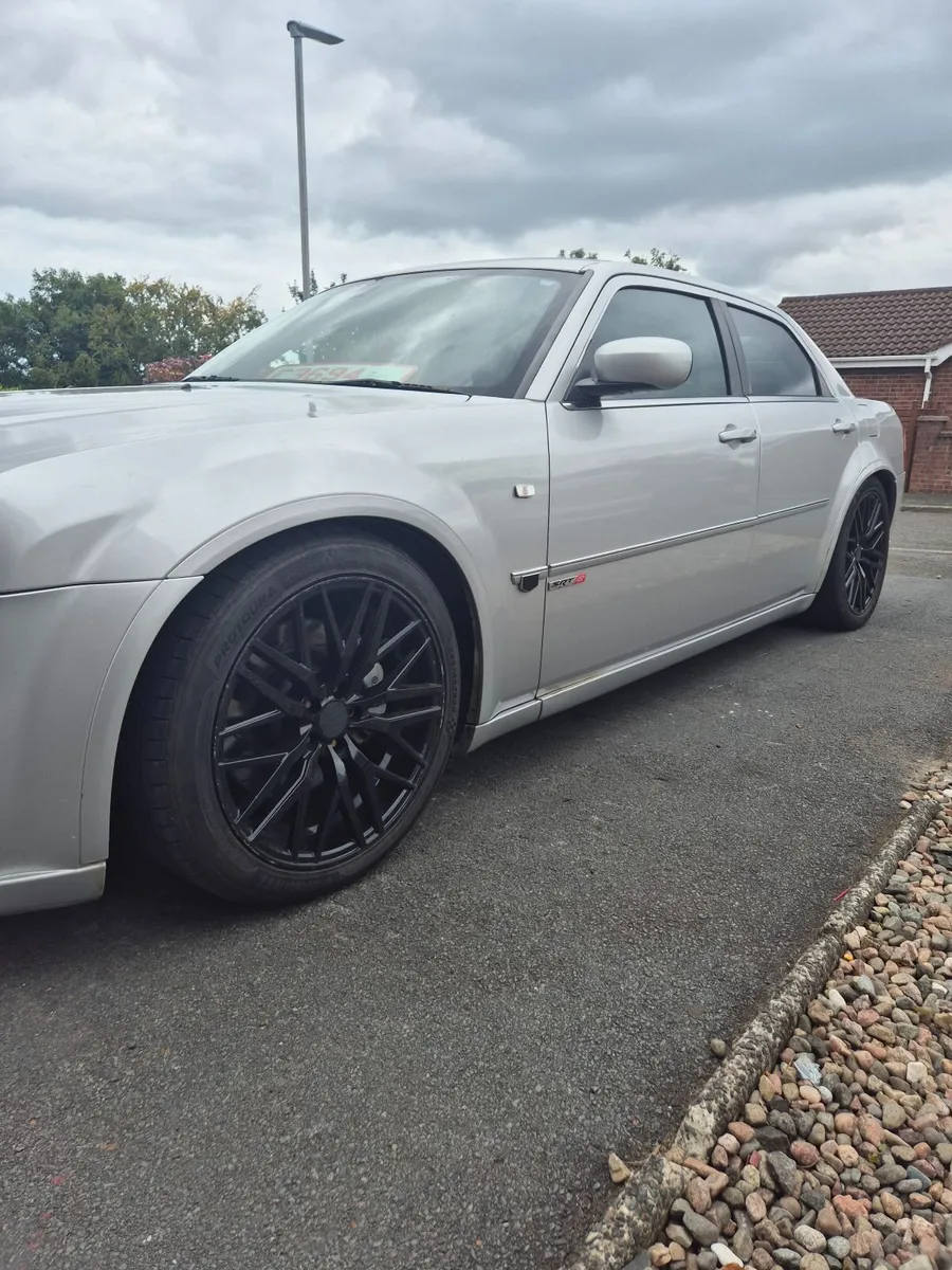 CHRYSLER 300c 6.1 SRT8 HEMI - Image 2