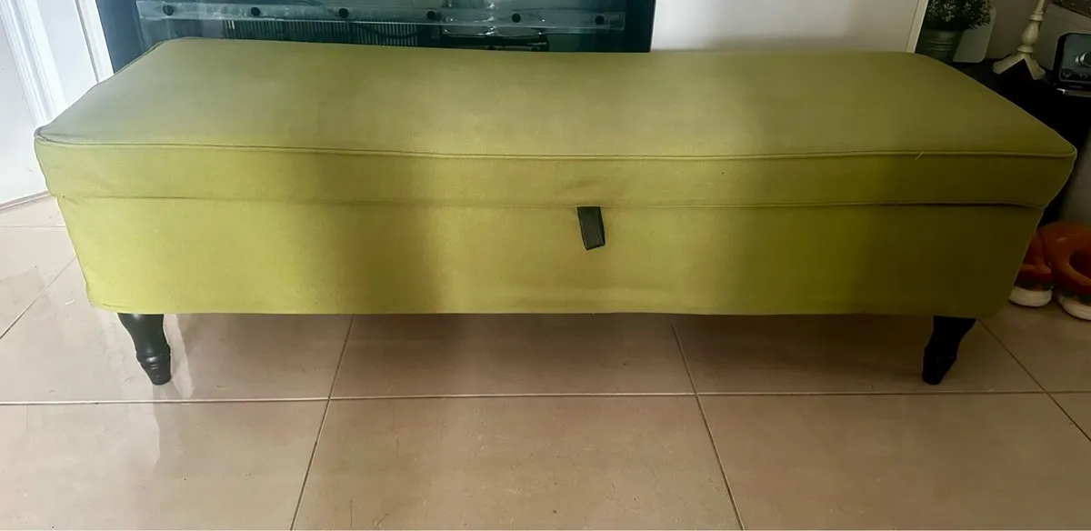 Ottoman with storage - FREE - Image 1