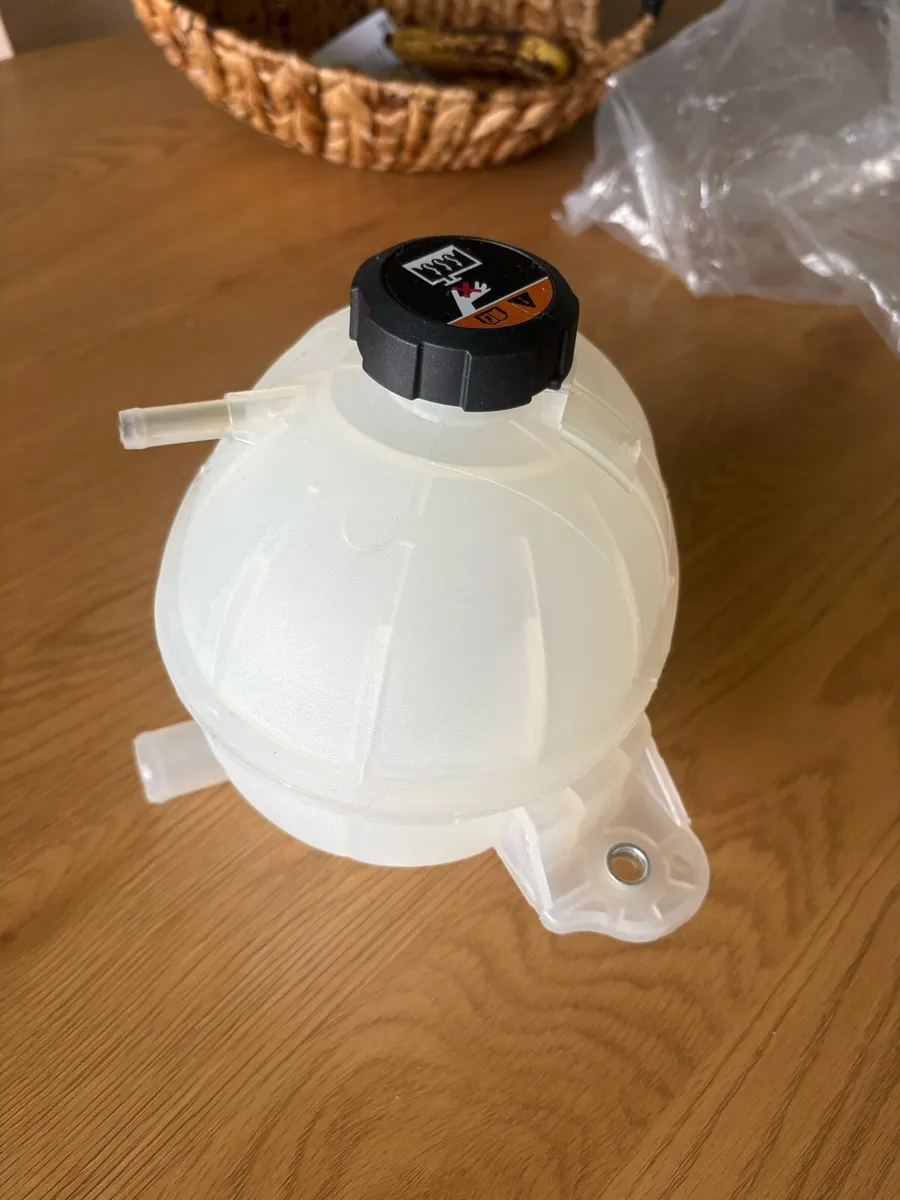 Coolant Reservoir Tank For Hyundai Tuscon - Image 1