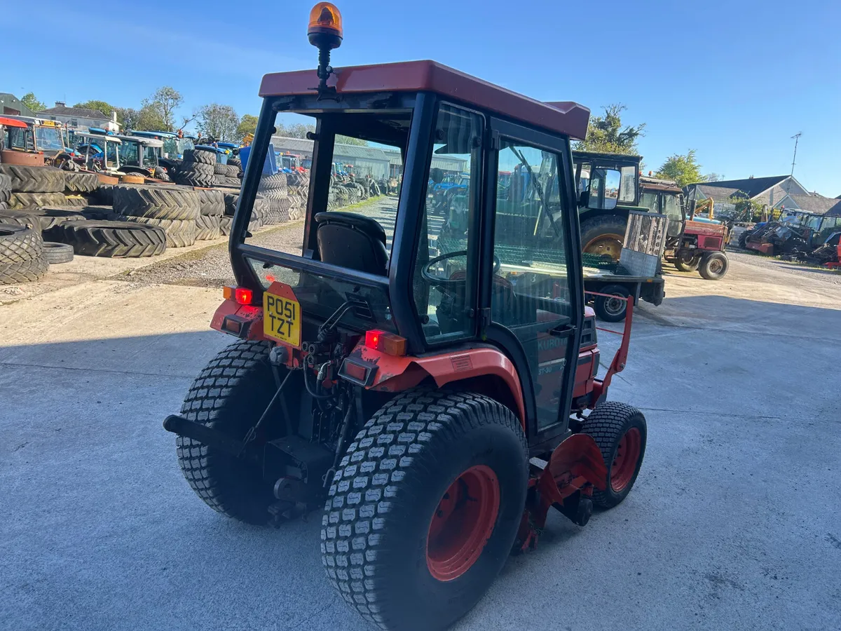 Kubota ST30 Compact Tractor - Image 3