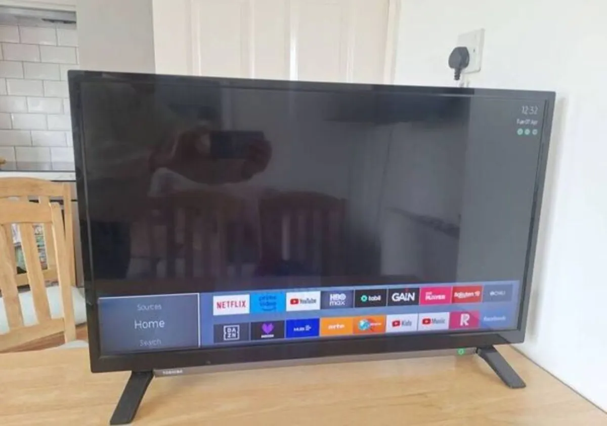 32" Toshiba TV - Image 3
