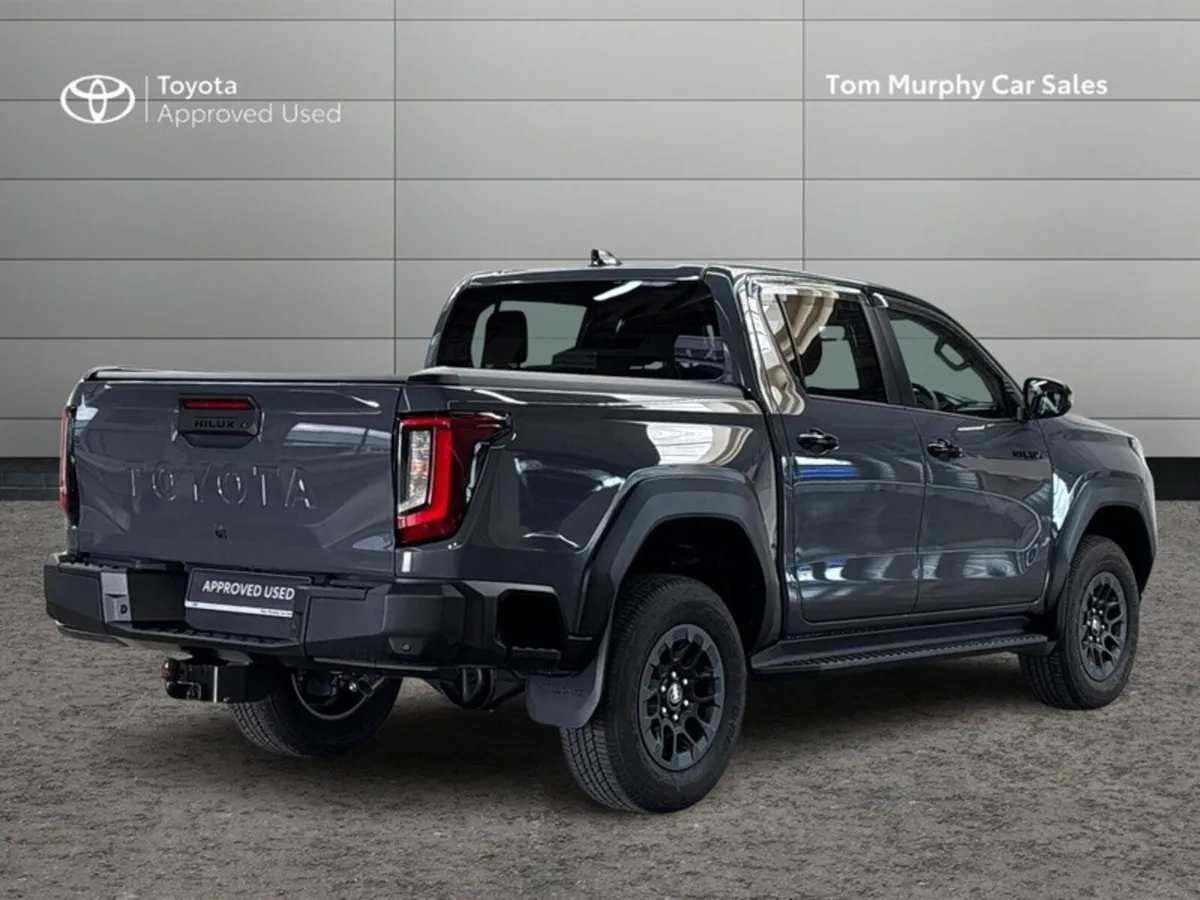 Toyota Hilux SR5 MHEV 2.8 D/Cab - Image 2