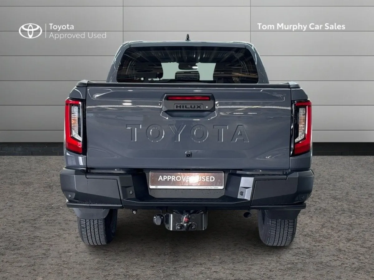 Toyota Hilux SR5 MHEV 2.8 D/Cab - Image 4