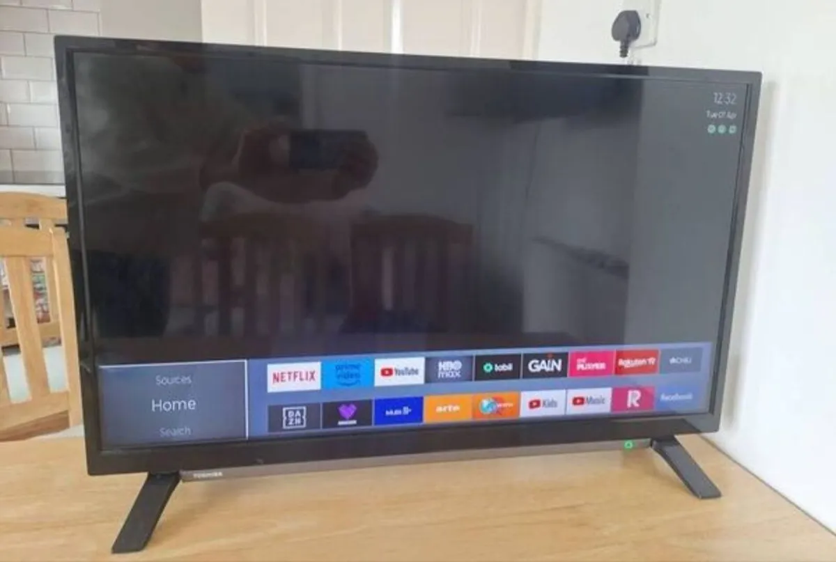 32" Toshiba TV - Image 2
