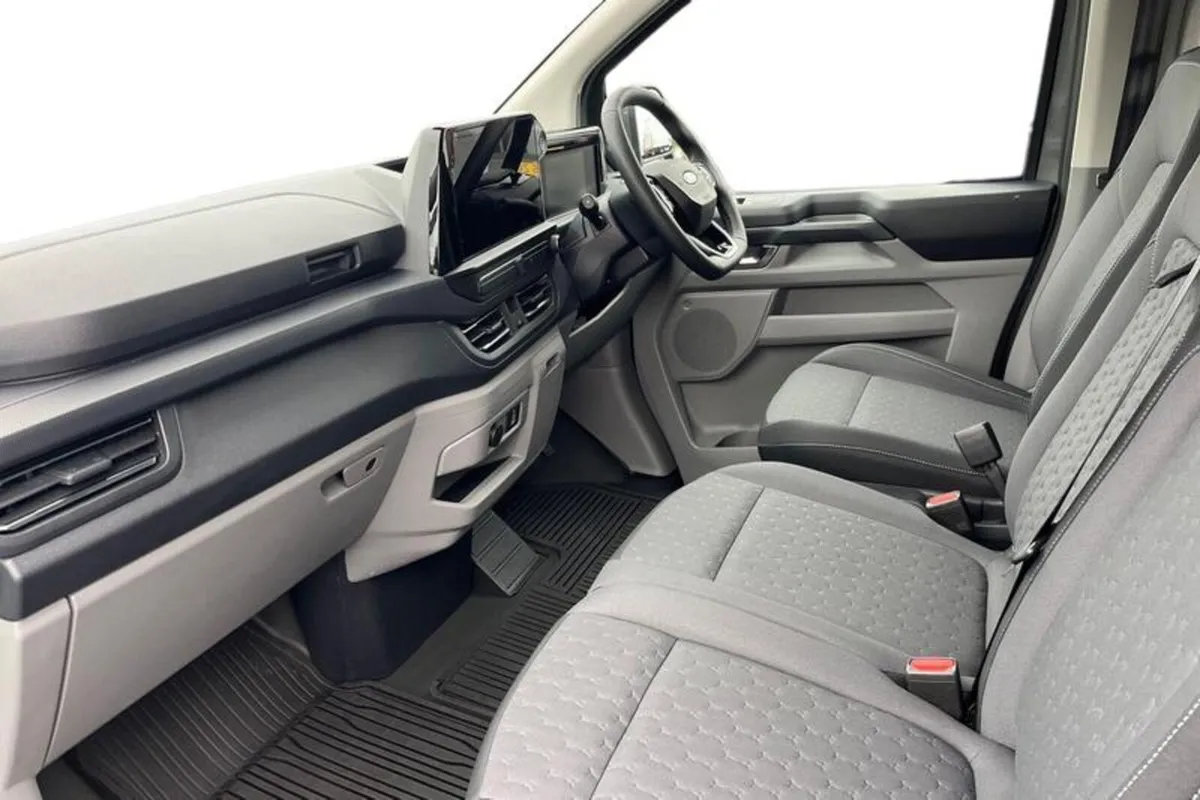 Ford Transit Custom 320 Limited AUTO L2 LWB FWD 2. - Image 3