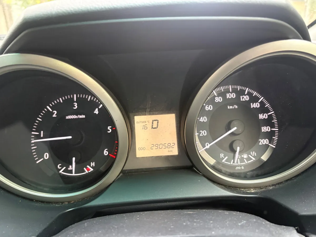Toyota Land Cruiser 2012 Crew Cab !!!Low Miles!!! - Image 2
