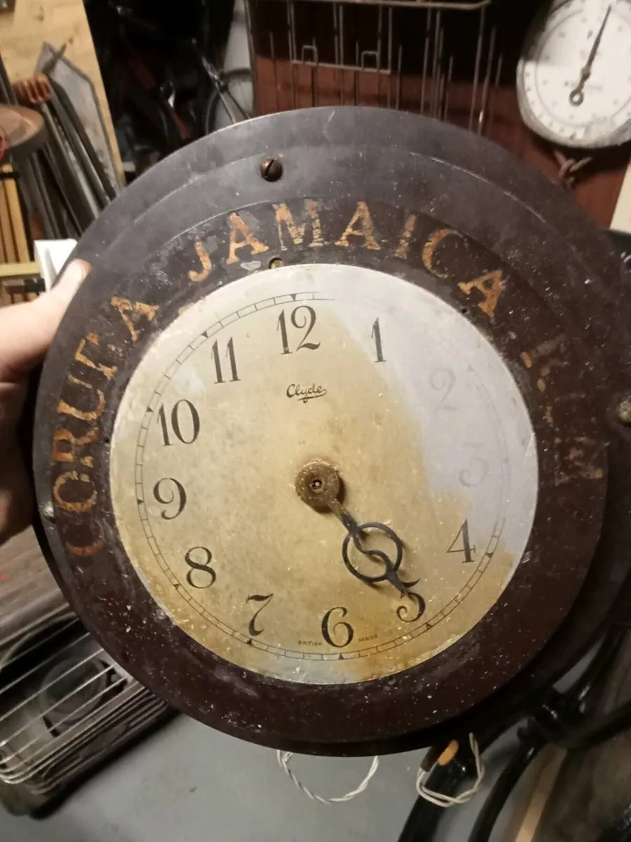 Old clock - Image 1