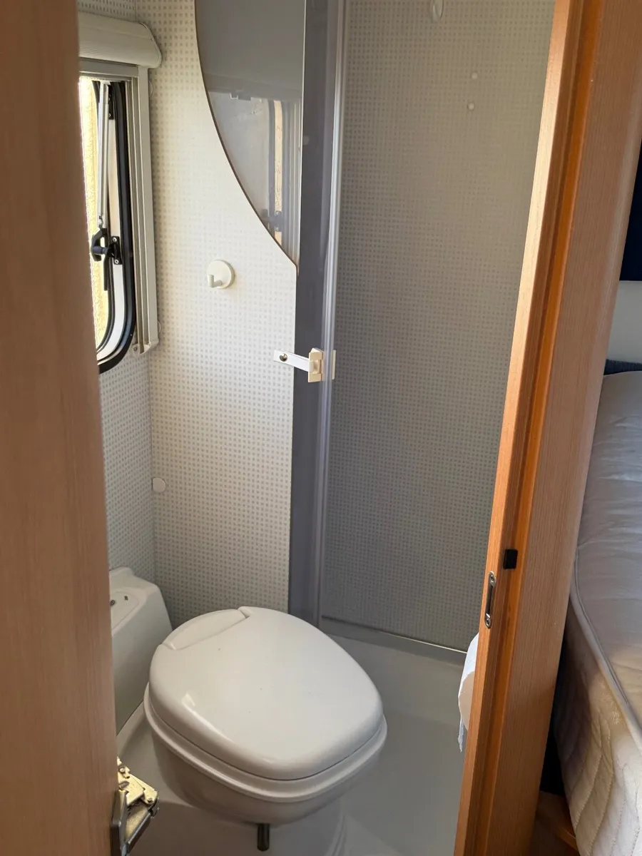 Camper van - Image 1