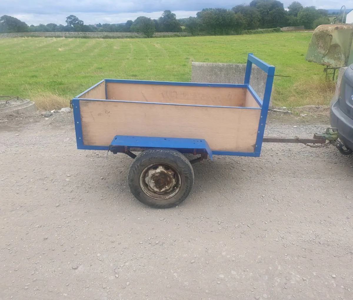 Car trailer in good condition - Image 1