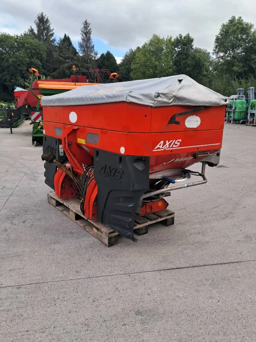 Kuhn Axis 30.1 Fertiliser Spreader - Image 1