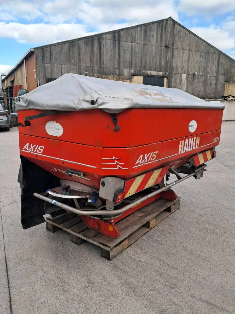 Kuhn Axis 30.1 Fertiliser Spreader - Image 2