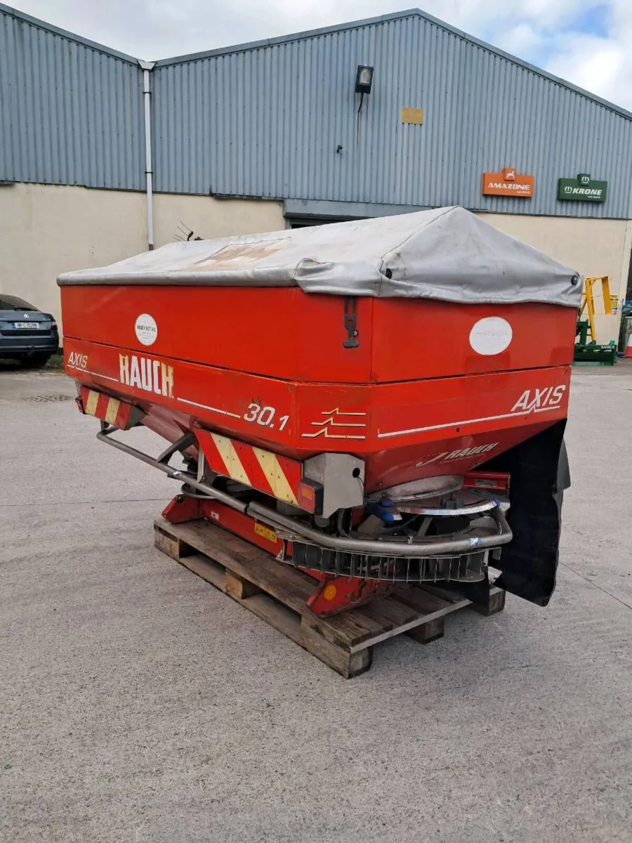 Kuhn Axis 30.1 Fertiliser Spreader - Image 3