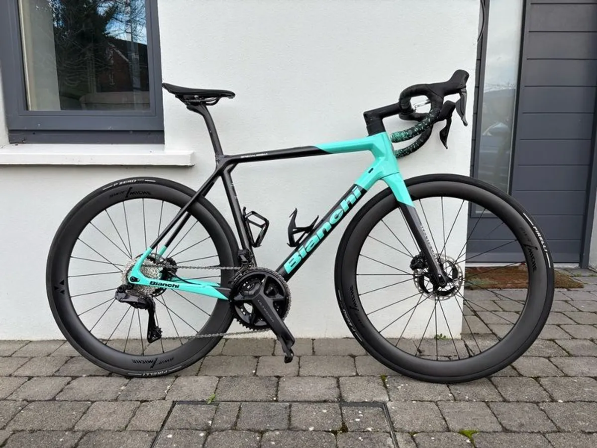 Bianchi Specialissima Disc (2021) - Ultegra Di2 - Image 1
