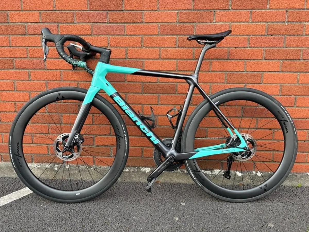 Bianchi Specialissima Disc (2021) - Ultegra Di2 - Image 2