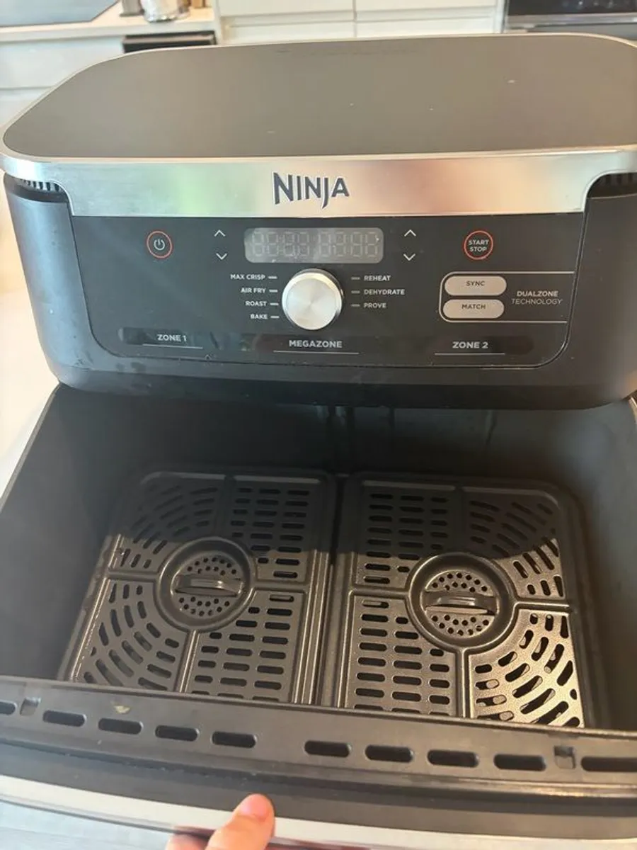 Ninja 10.4L Foodi Dual Zone Air Fryer | AF500UK | Black - Image 4