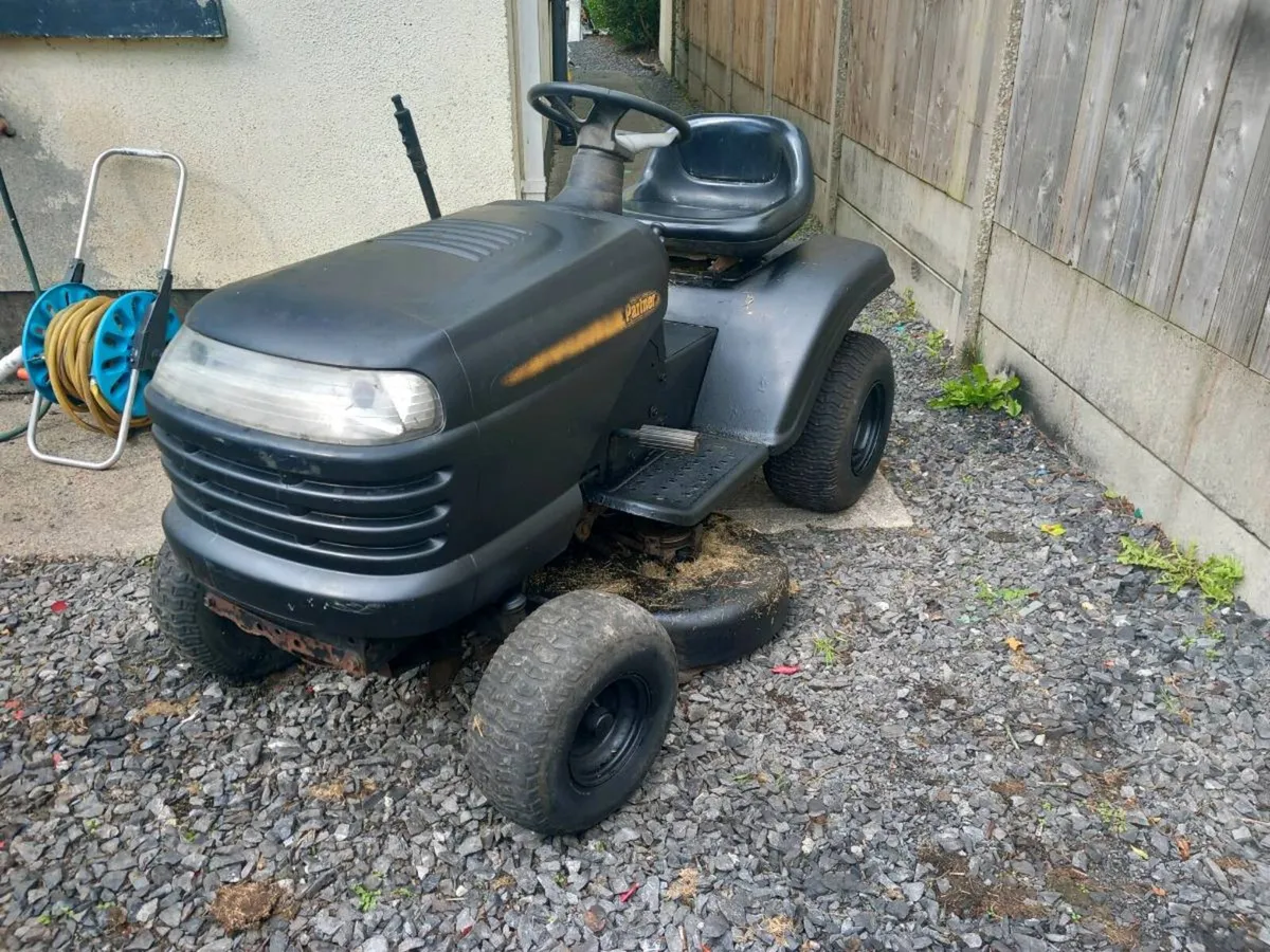 Ride on lawnmower - Image 2