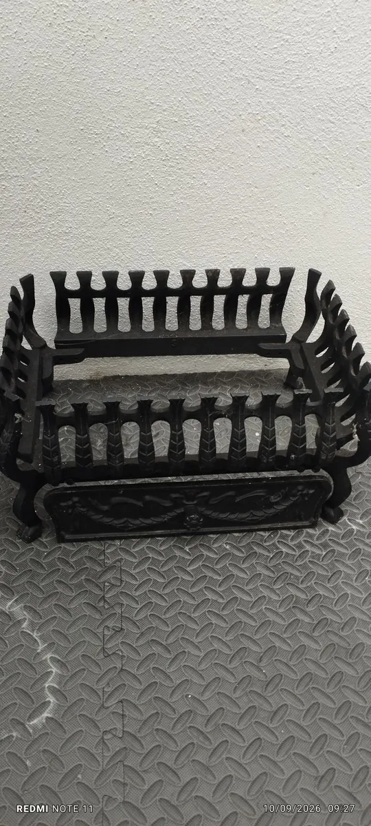 Cast iron fire dog grate - Image 1