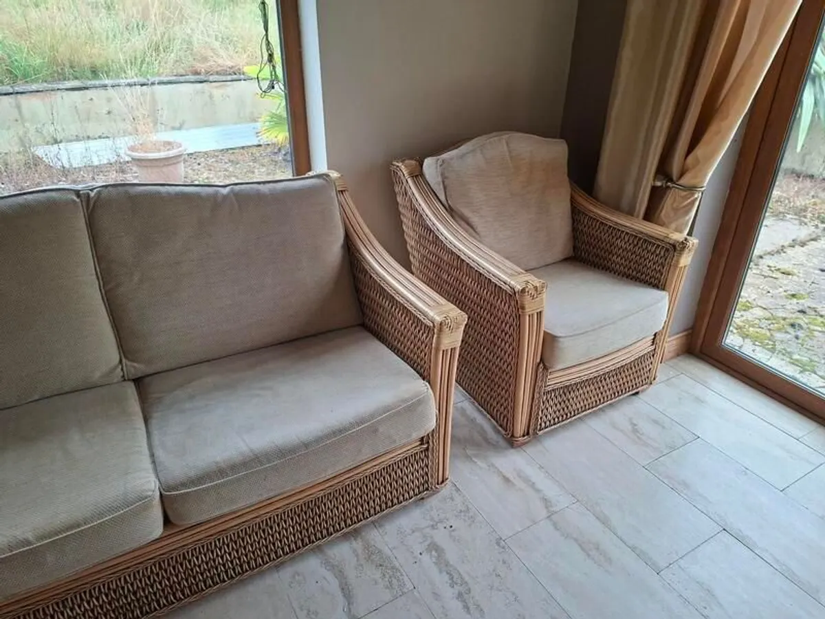 Beautiful 3-Piece Rattan / Wicker Conservatory Furniture Set (2-Seater Sofa & 2 Armchairs) - Image 3