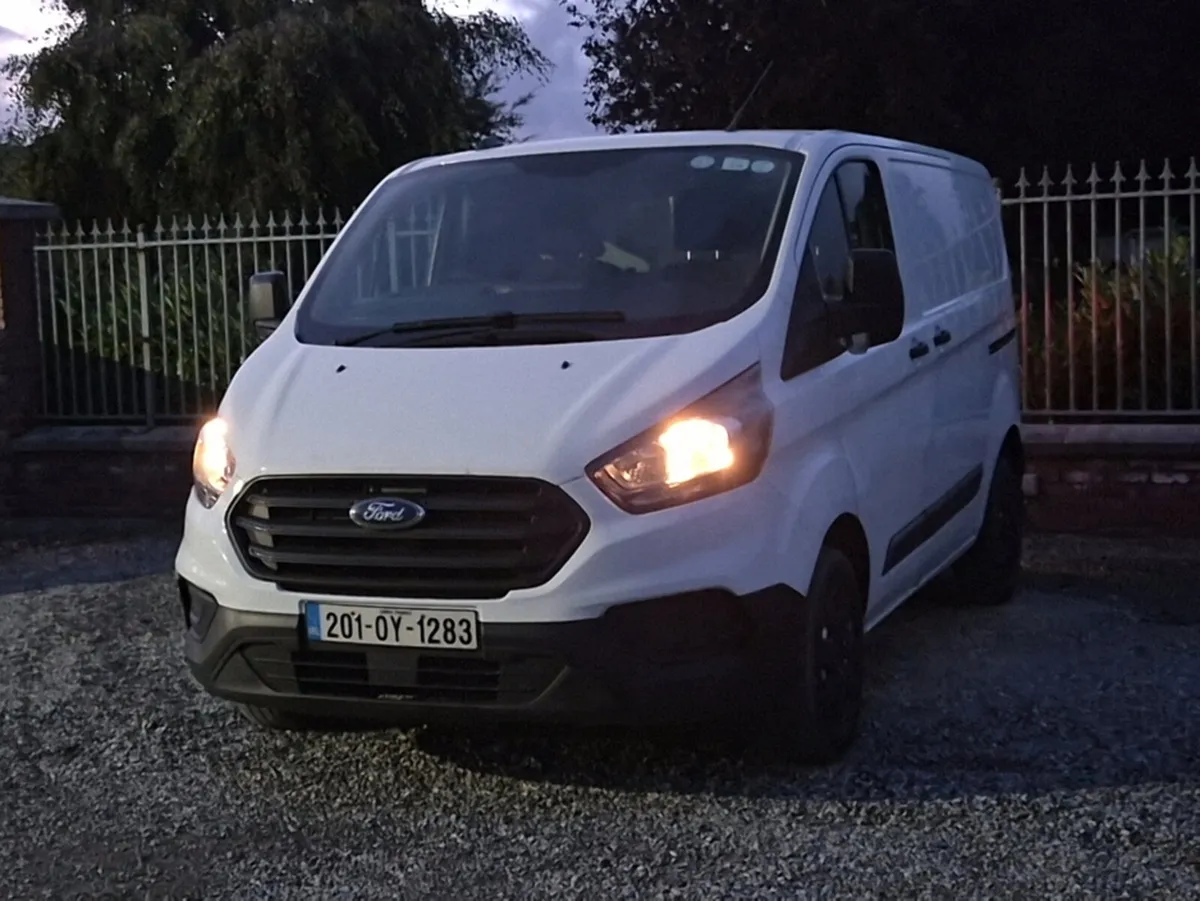 Ford Transit Custom 2.0 Diesel Van Small wheel bas - Image 2