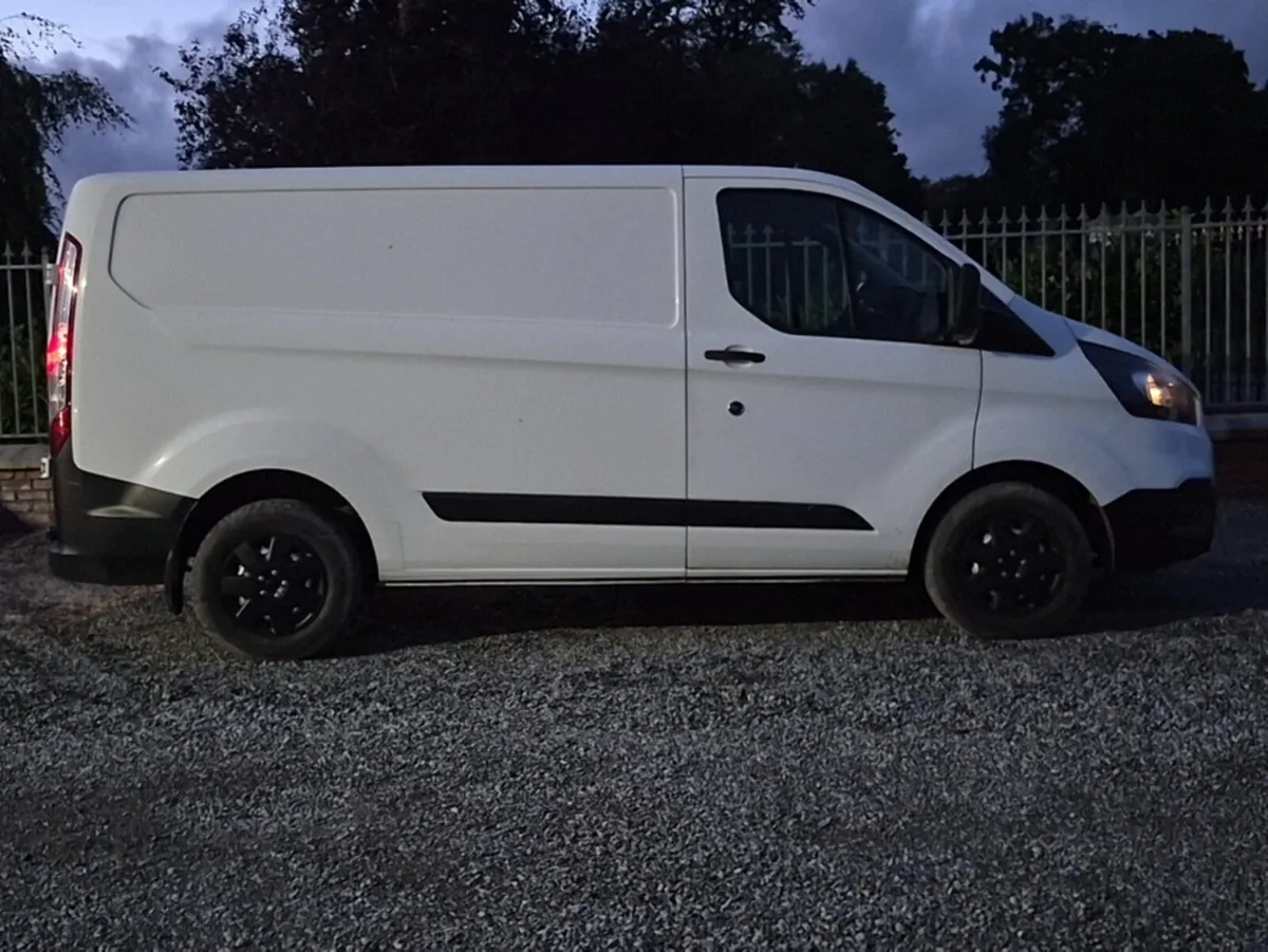 Ford Transit Custom 2.0 Diesel Van Small wheel bas - Image 3