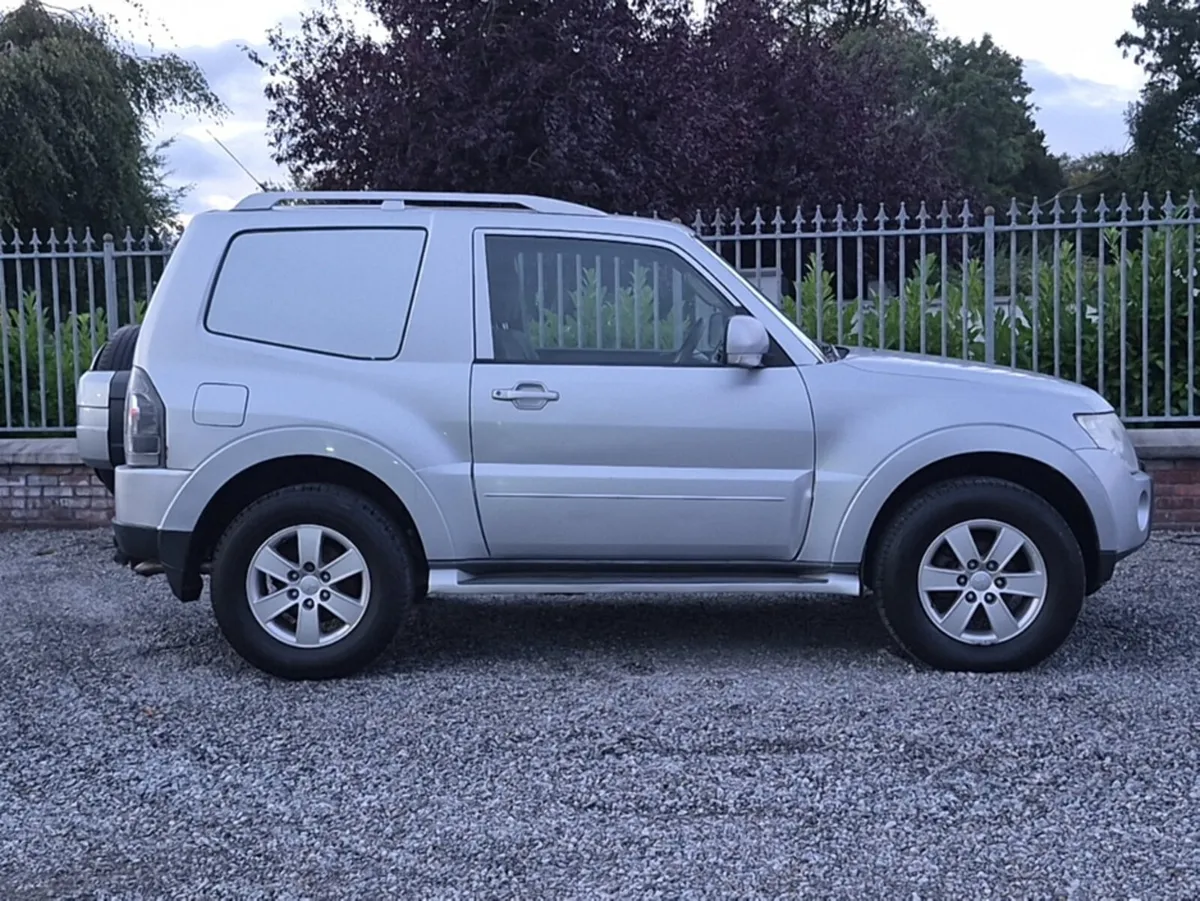 Mitsubishi Pajero Shogun Small wheel base 3 door 3 - Image 3