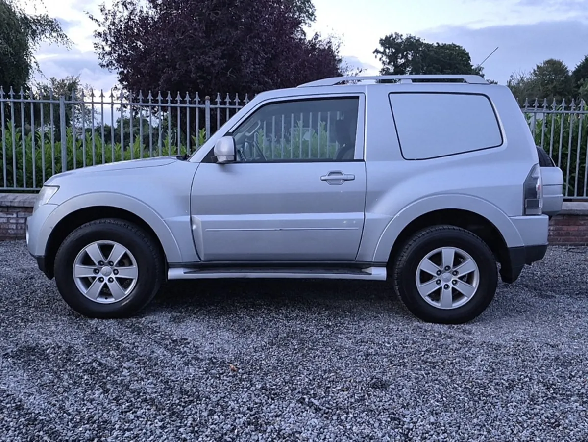 Mitsubishi Pajero Shogun Small wheel base 3 door 3 - Image 4