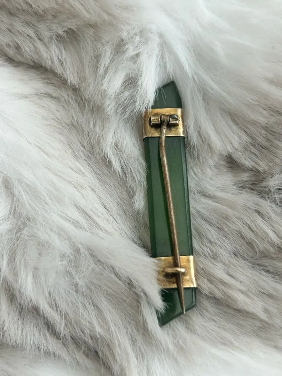 New Zealand Nephrite Jade and 9K Gold brooch - Image 2