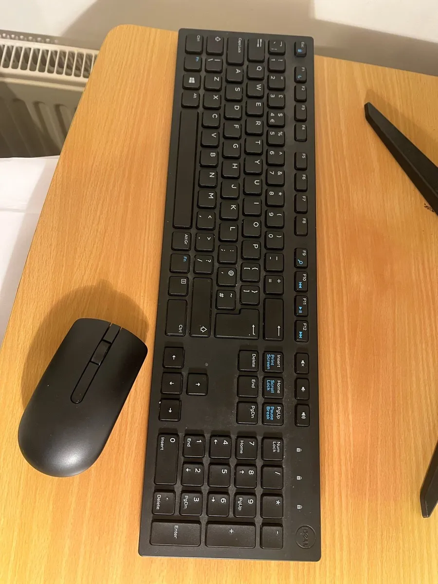 Monitor, keyboard and mouse - Image 2