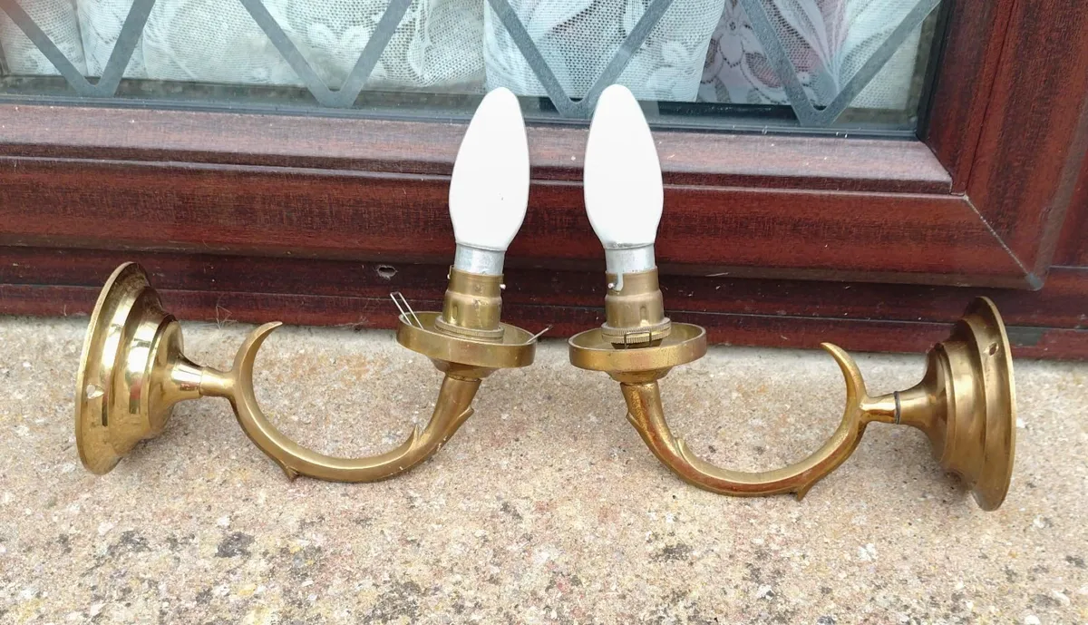 Two Brass Wall Lights (with No Light Covers). - Image 2