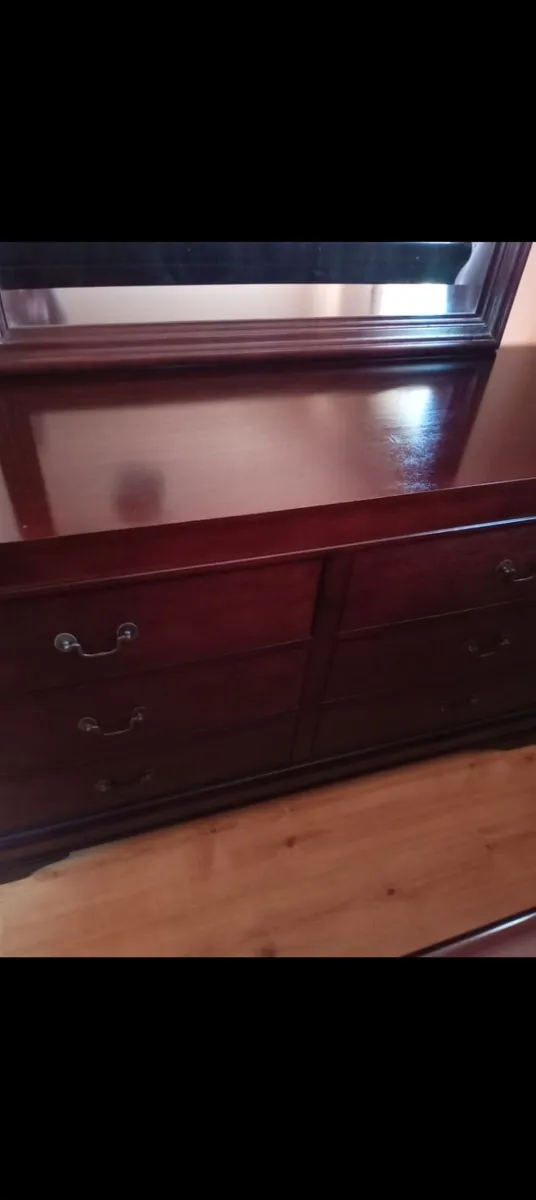 Complete bedroom set - Image 1