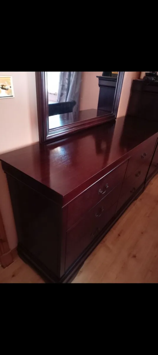 Complete bedroom set - Image 2