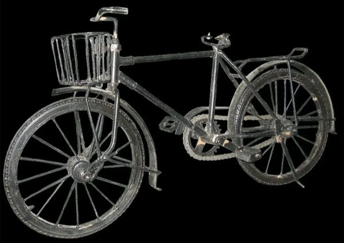 Vintage Miniature Metal Bicycle Ornament -Pristine - Image 3