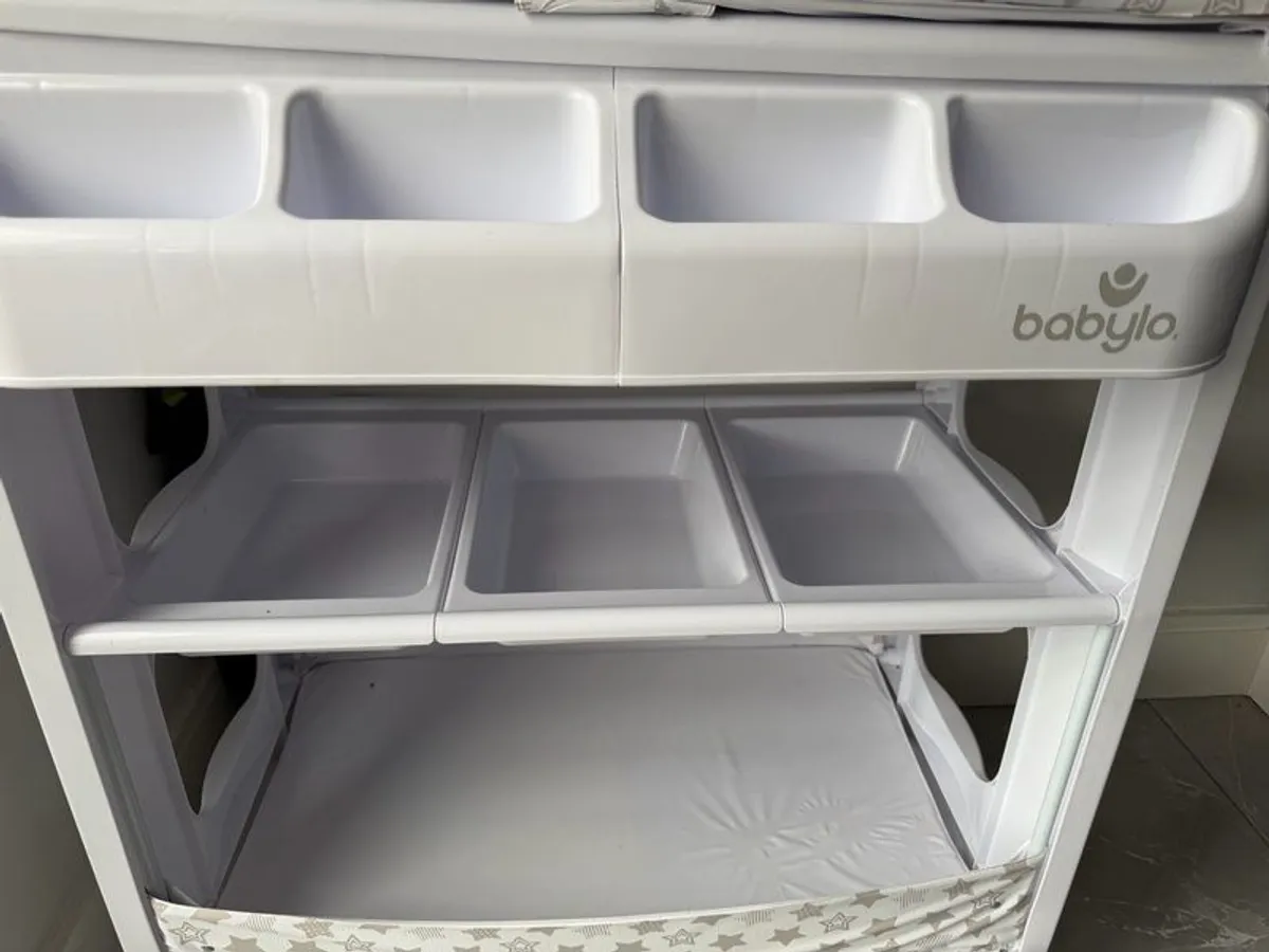 Babylo Baby Changing Unit with Baby Bath, excellent Condition - Image 1