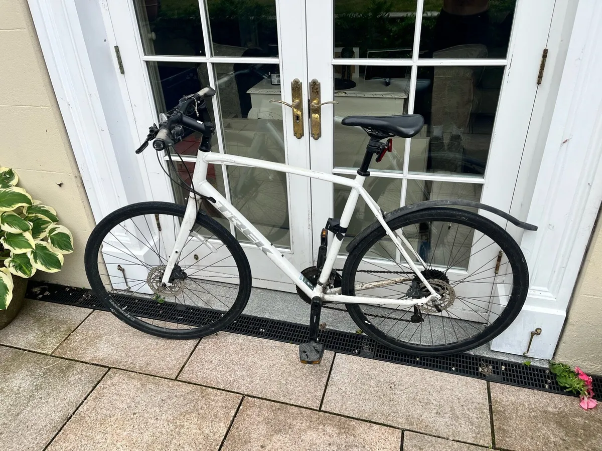 Trek FX 3 Hybrid - White - Disc Breaks - Image 1