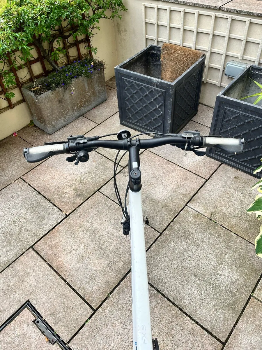 Trek FX 3 Hybrid - White - Disc Breaks - Image 2