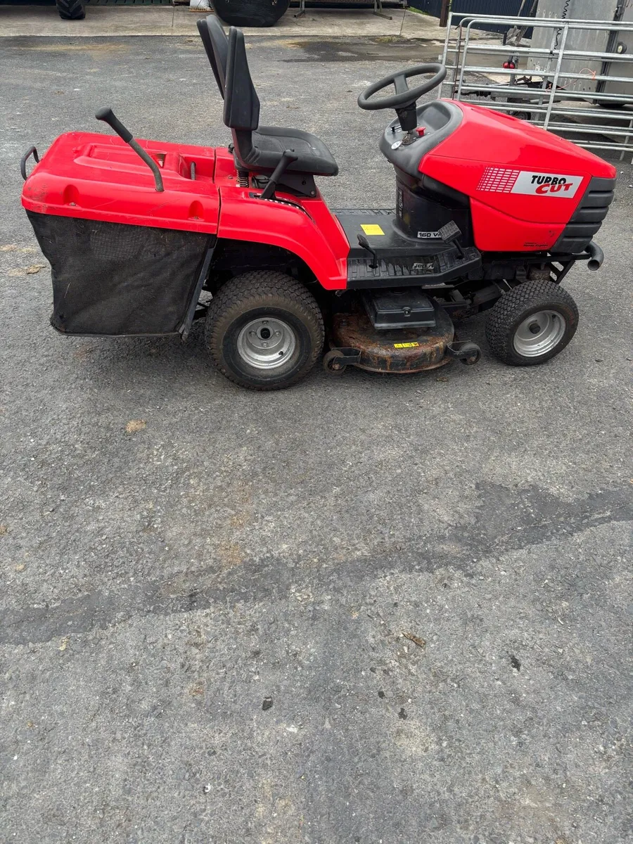 Ride on lawnmower - Image 1
