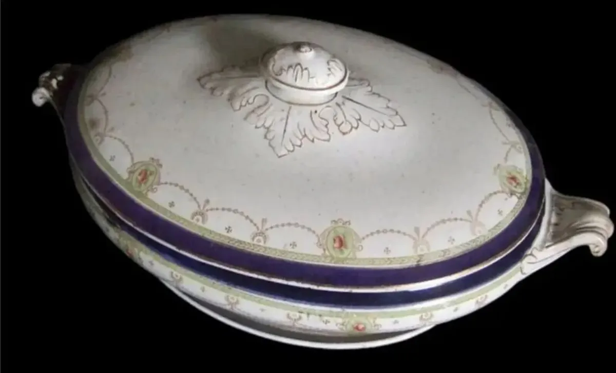 Vintage Wedgewood Platter Trio & Tureen - Image 3