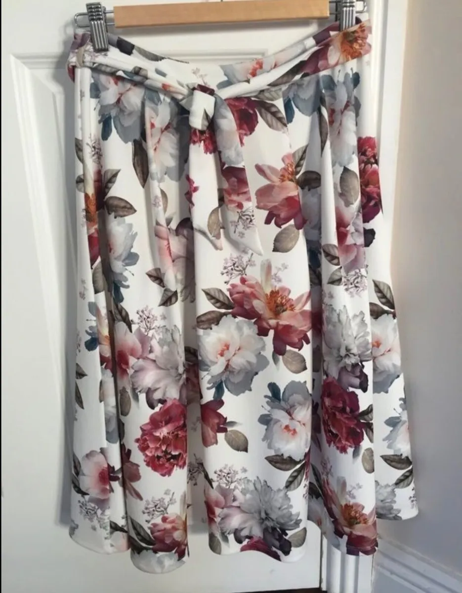 New Look White Floral Midi Skirt with Tie Waist Be - Image 4