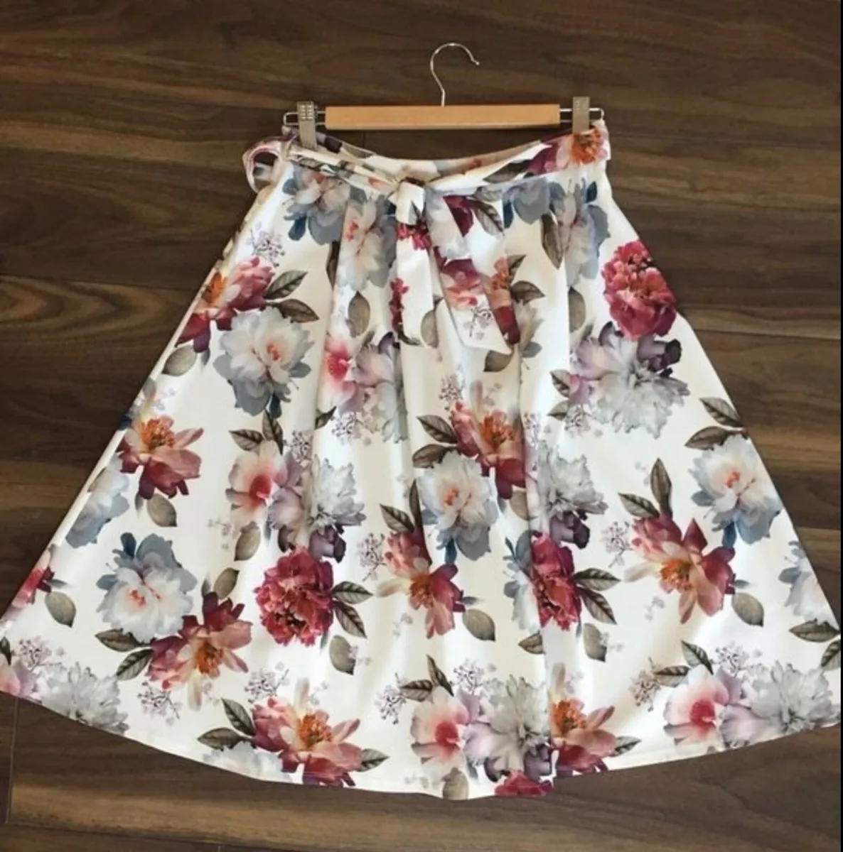 New Look White Floral Midi Skirt with Tie Waist Be - Image 2