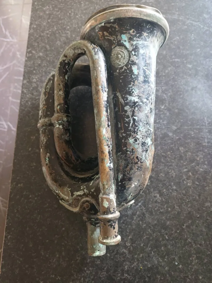 Vintage Car Horn - Image 1