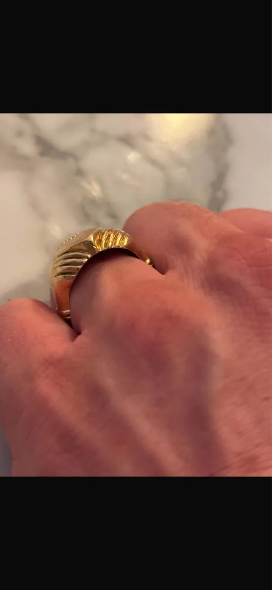 9ct gold claddagh one of a kind - Image 4