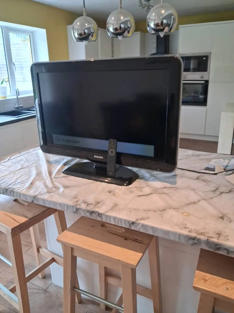 Philips 32" Television, working well, cheap €30 - Image 1