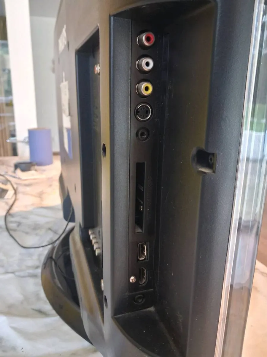 Philips 32" Television, working well, cheap €30 - Image 4