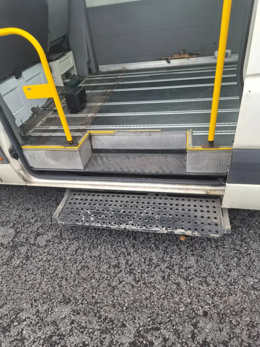 Mini bus - Image 3
