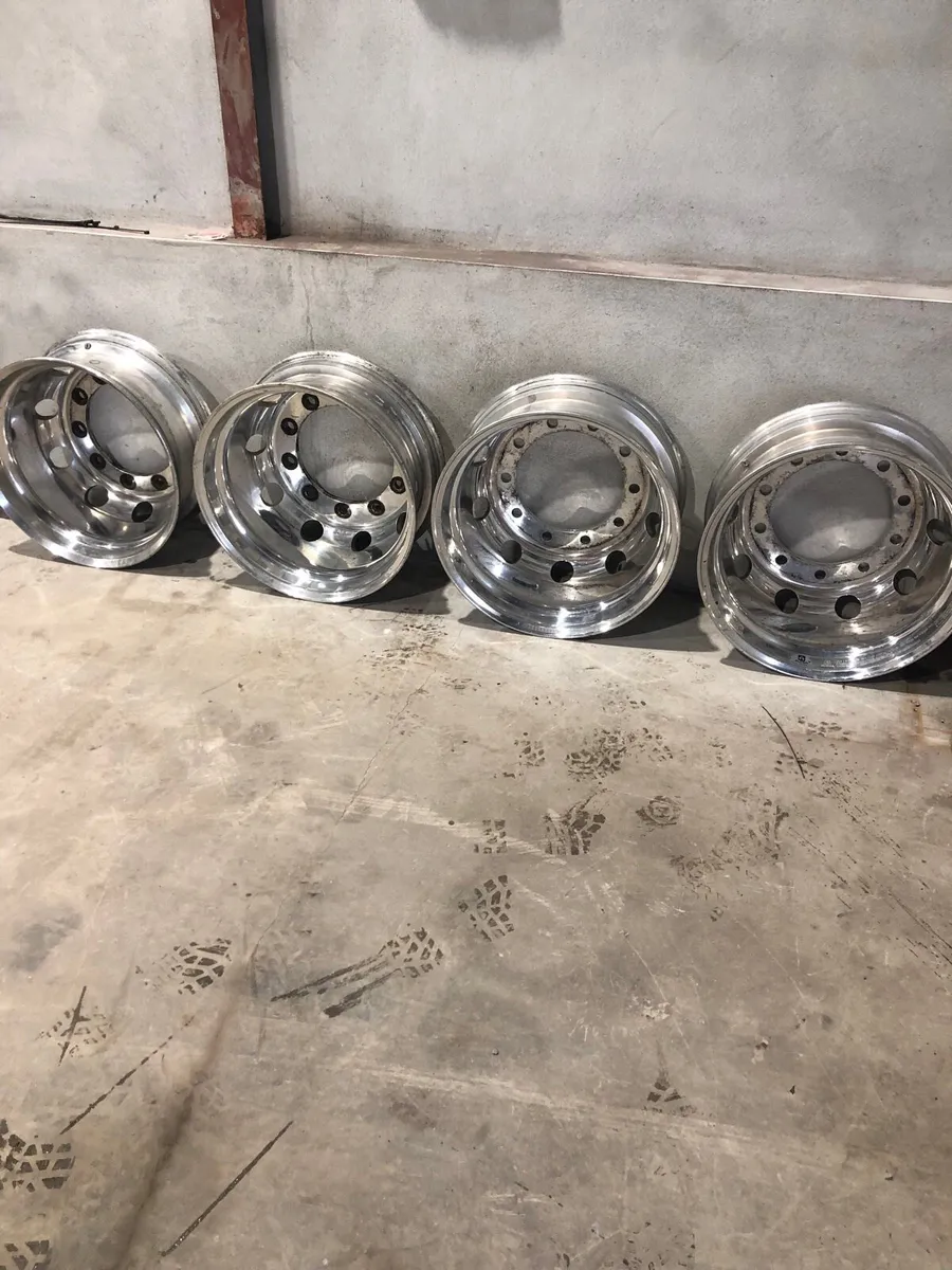 Alcoa alloy wheels - Image 3
