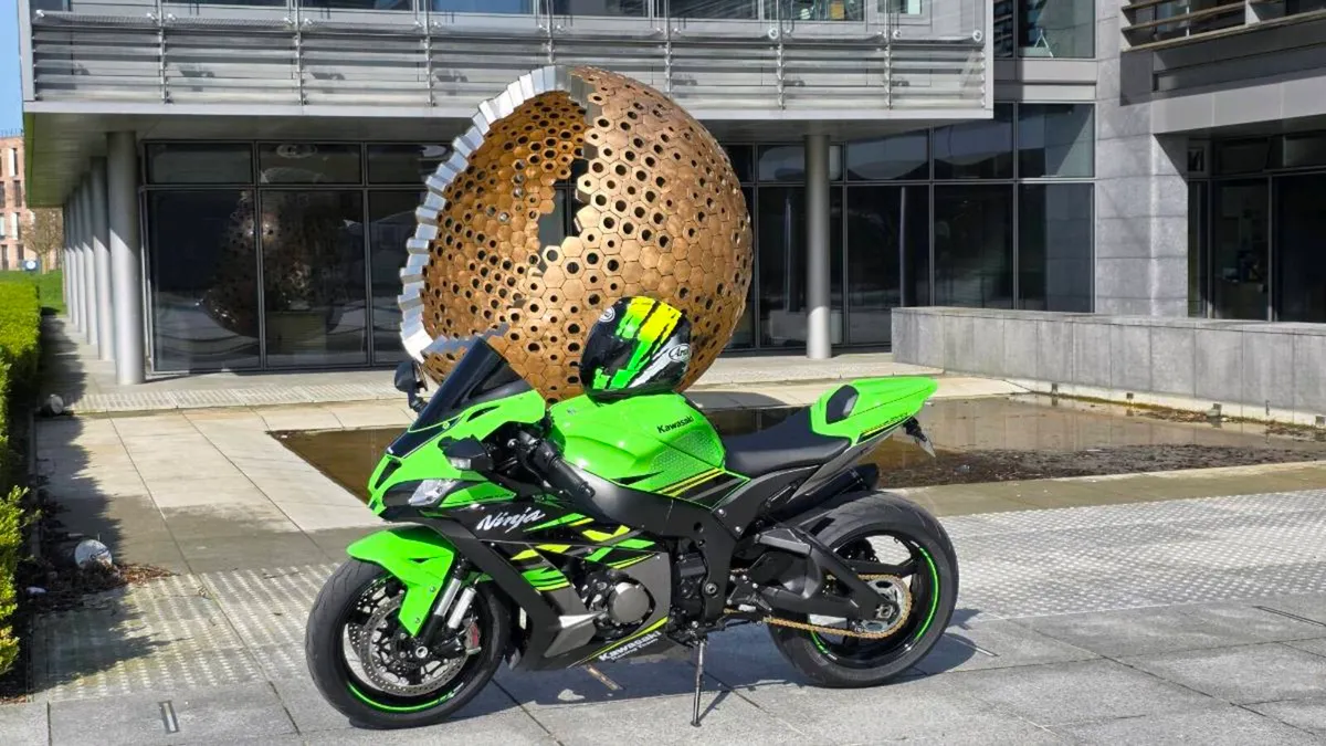 182 Kawasaki ZX10R - Image 2